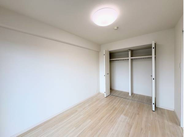 クローゼットも完備、収納も安心です