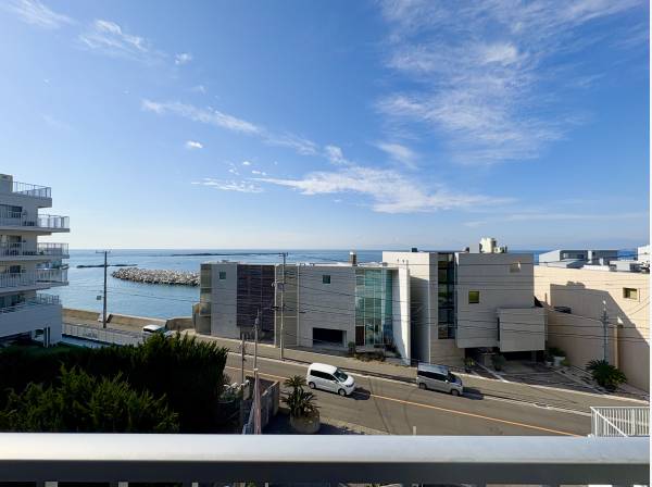 心地よい海風が流れ込んできます