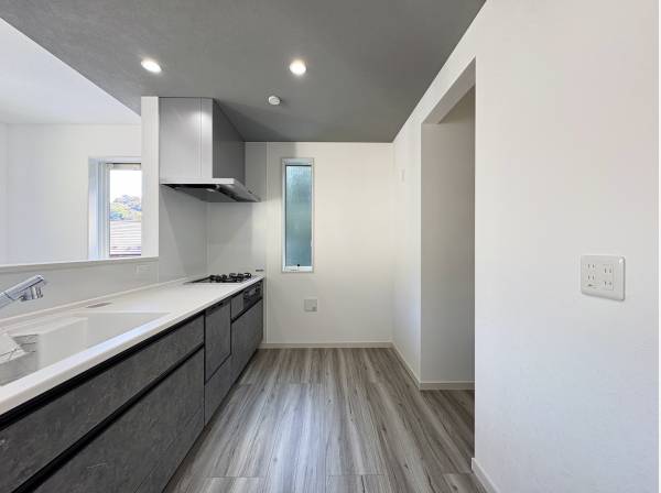 キッチンスペース　パントリーもございます♪