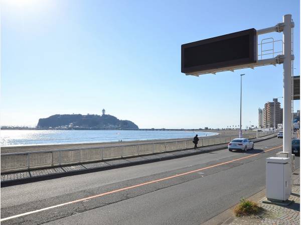 腰越海岸まで徒歩13分（約950ｍ）