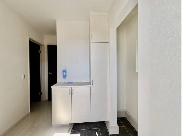 玄関の収納もたっぷりありますよ！