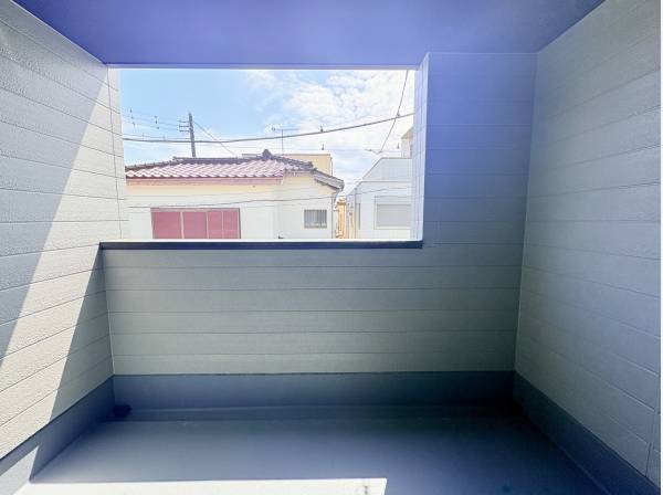 屋根のあるインナーバルコニー。急な雨でもお洗濯物が濡れにくく安心