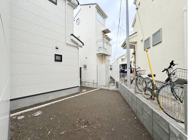 小さな裏庭付き