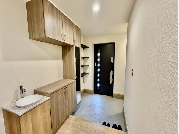 玄関の収納力もタップリ