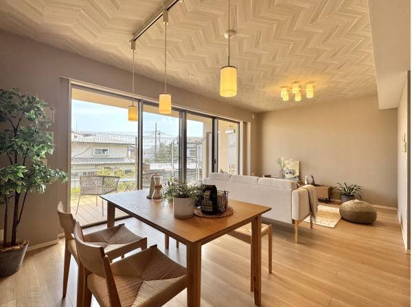 食卓を囲む時間が自然と増える、心地よい広がりのある空間。