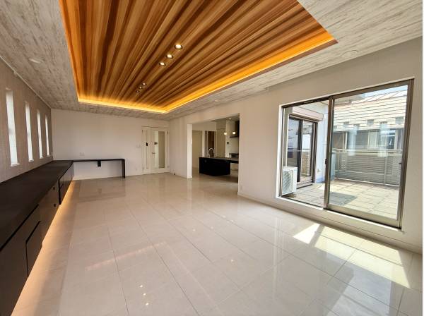 リビングから海を望む！