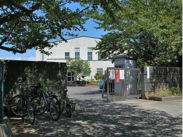 西鎌倉小学校まで徒歩7分（約538m）