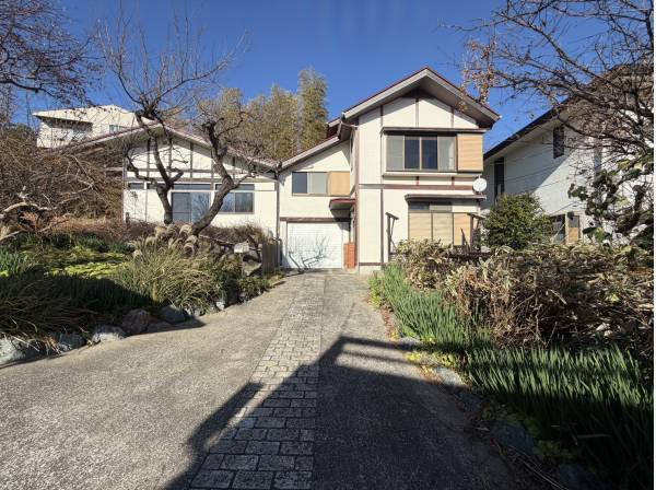 現地外観です。建物は免責ですがお使いにはなれます。