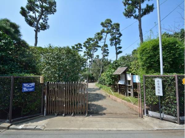 氷室椿庭園まで徒歩1分（約30m）