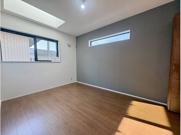 天窓が設置されている洋室の様子！