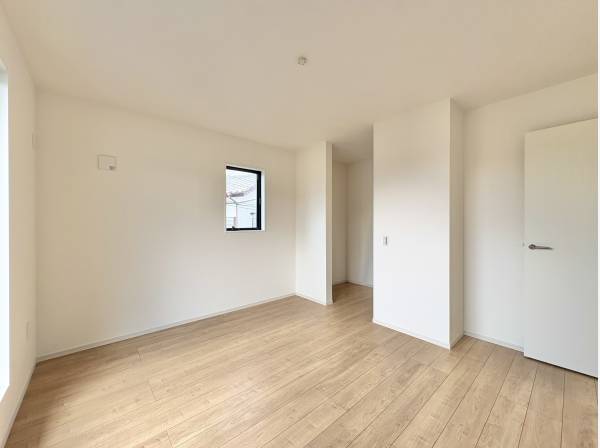 各居室には収納力のあるクローゼットを完備しております