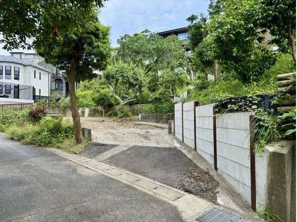 鳥のさえずりが聴こえる自然豊かな住環境です♪