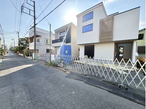 前面道路もゆとりがあります。
