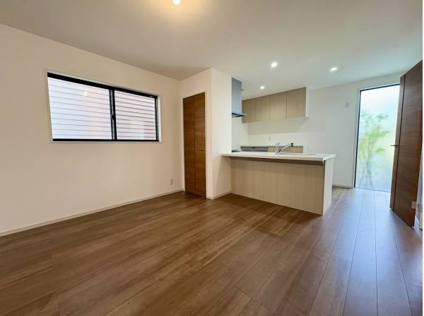 お料理をしながらリビングを見渡せる！