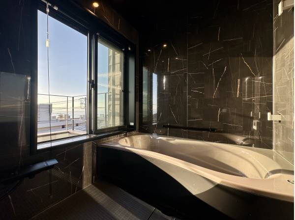 ビューバスからはしっかりと海を望みます