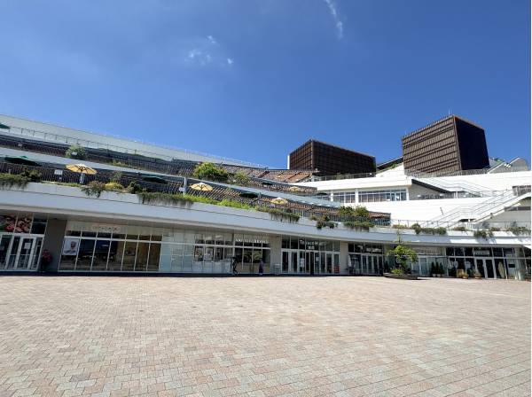 テラスモール湘南まで自転車で5分（約1.4km）