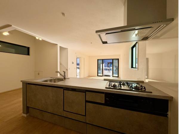 キッチンは家族の会話を楽しむ対面式となります