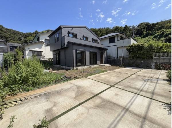92坪超のゆとりある敷地です。