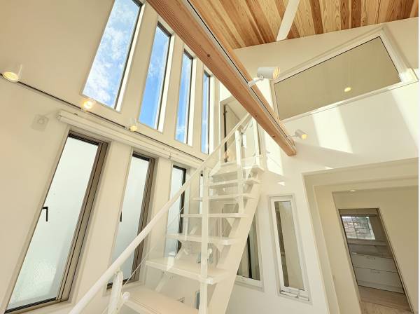 固定階段の先には10帖のロフト付き