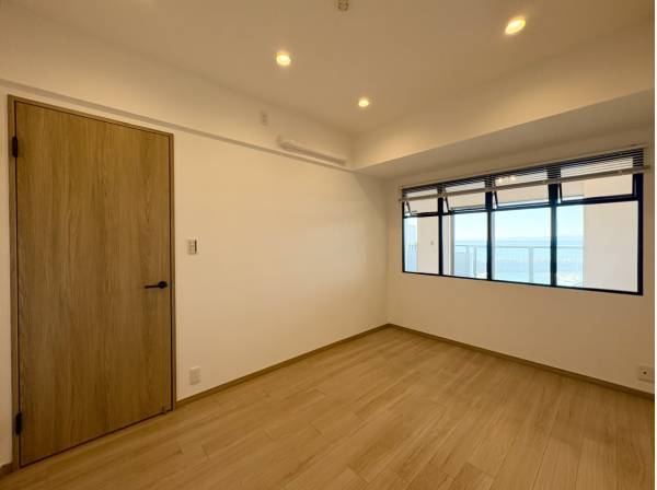 リビング以外のお部屋からも海を望みます。