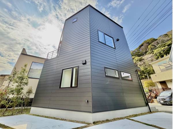 3方向角地と言う珍しいリッチな為、日当たり良好！