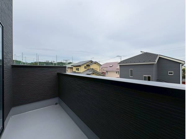 プライバシーにも配慮したバルコニー空間