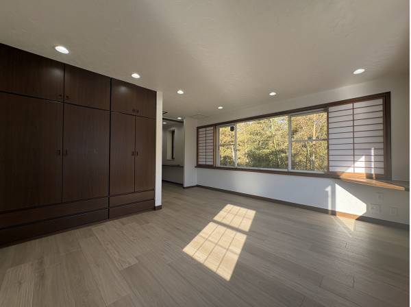 洋室です。緑の借景