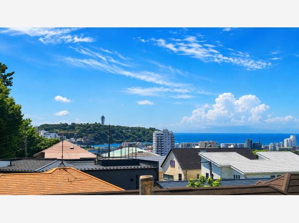 高台から望む江ノ島