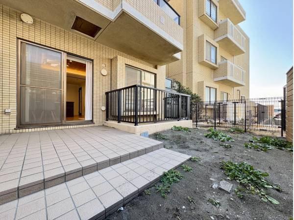 1階ならではの広いお庭スぺース