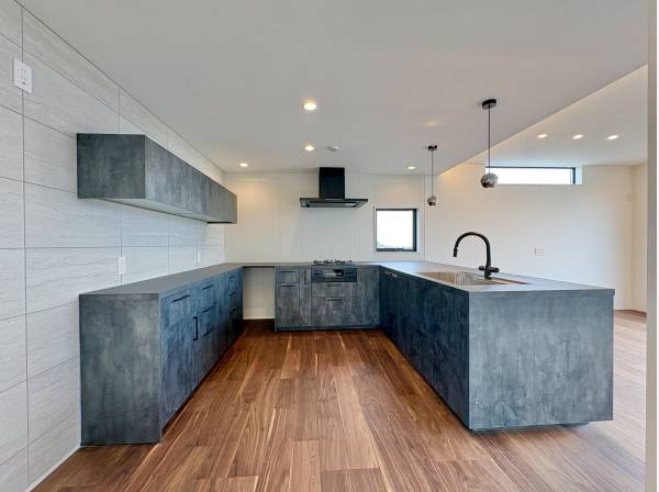 私もお手伝いする！子供たちの好奇心を引き出すオープンな空間のキッチン