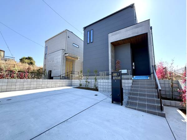 駐車は並列2台可能です。