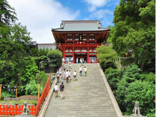 鶴岡八幡宮約1.6ｋｍ