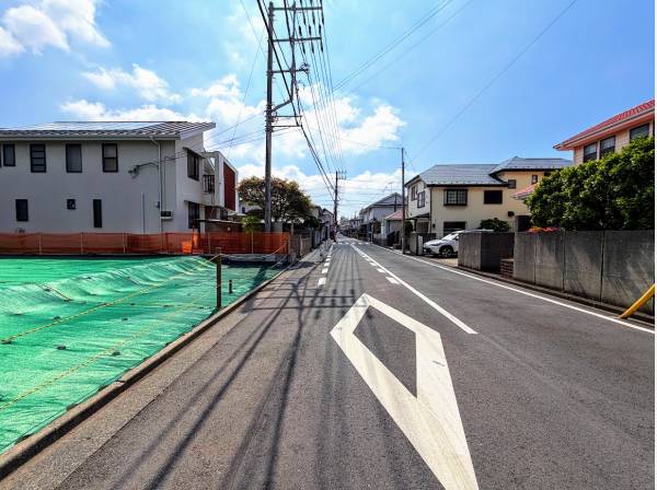 前面道路も広く駐車もスムーズです