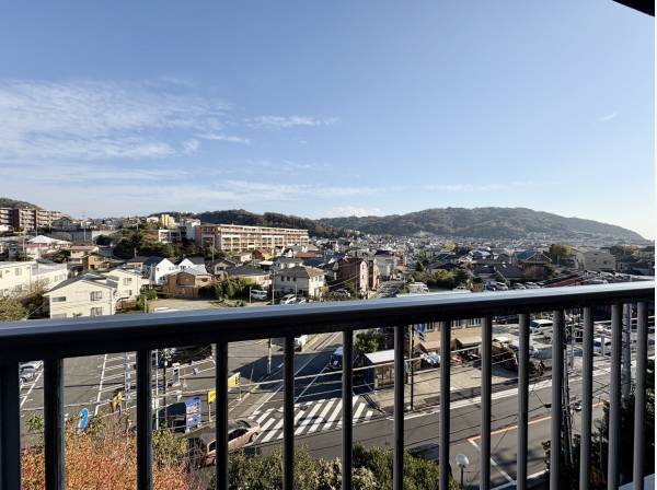 抜け感のある葉山の緑を望みます