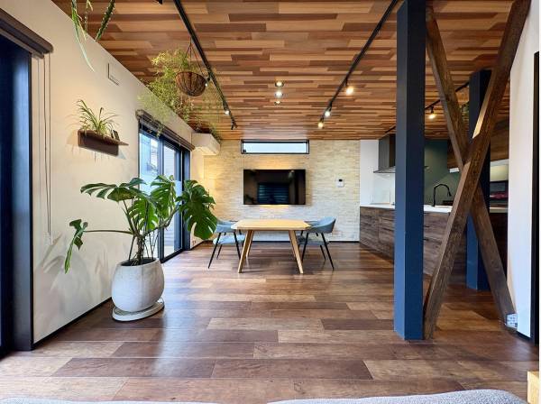 明るく開放的なリビングダイニング