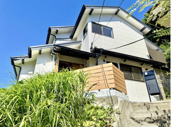 外壁塗装、屋根の葺き替えも終え、完全に生まれ変わった美しい邸宅です