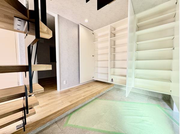 ご覧の通り玄関スペースは大変広くなっています