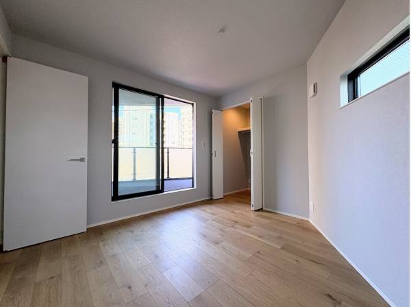 洋室にはウォークインクローゼットも完備