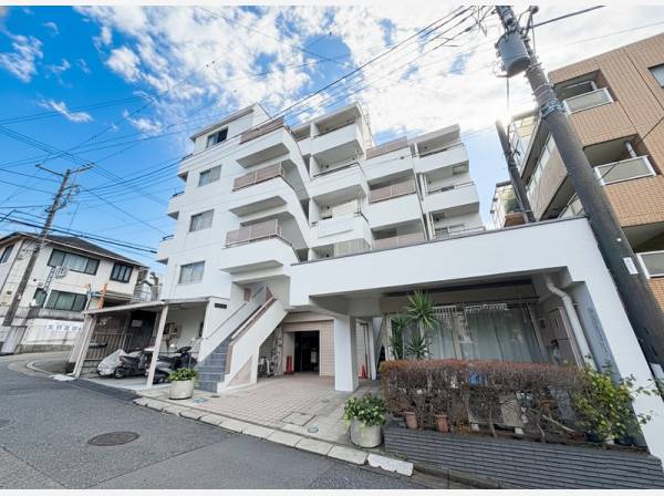 善行駅徒歩２分の便利な立地です。