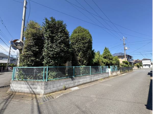 周辺には高い建物がなく空の広さを感じられます