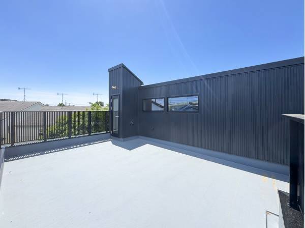BBQも可能な15帖もの大空間スカイバルコニー