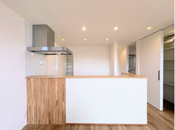 デザイン性あるアイランドキッチンに仕上がっています