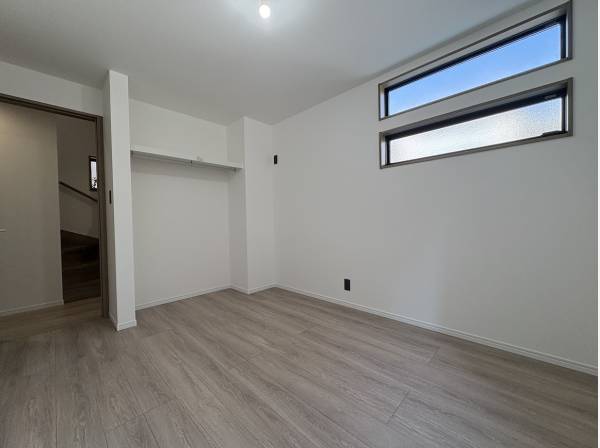 収納スペース豊富な洋室