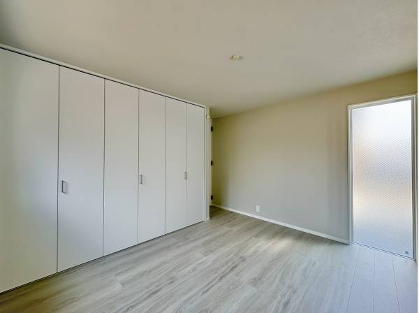 各居室には収納力のあるクローゼットを完備しております