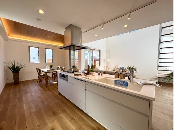 アイランドキッチンは回遊導線で使いやすさもバツグン