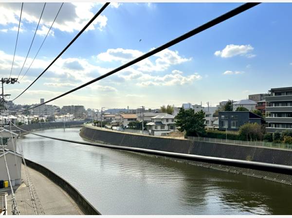 現地からの眺望です。江ノ島を眺めます。