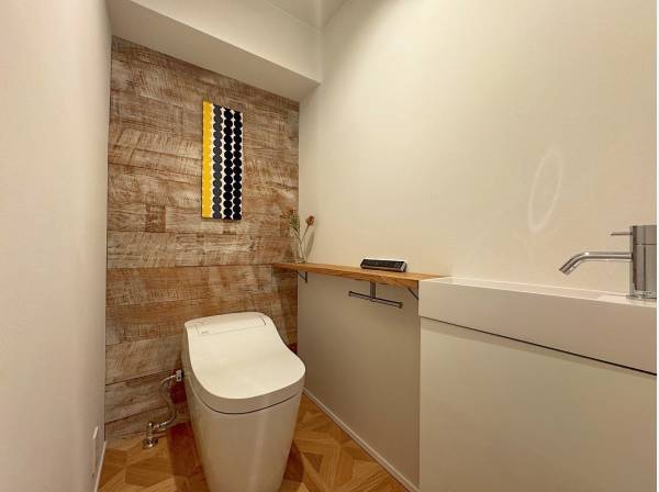 落ち着いて用を足したいものです。トイレはこんな感じに。