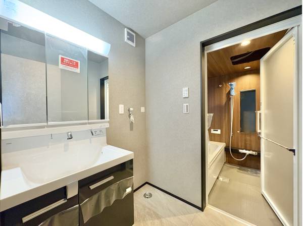 毎日使用する洗面室、ご家族で使用する場面をご想像ください