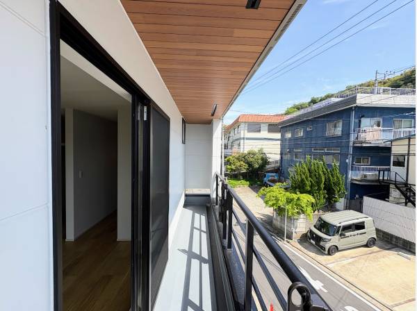 日当たりの良いワイドバルコニー