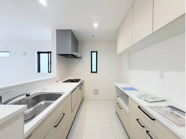 家族の顔が見える対面キッチン